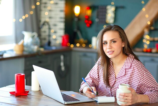 (Easy Work From Home Jobs)
